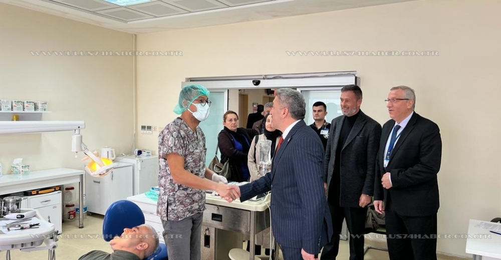 Bartın Şehit Cem Kanbur Ağız ve Diş Sağlığı Merkezi Başhekimi Elif Çelik ve merkezde görevli doktorları ziyaret ederek günlerini kutladı