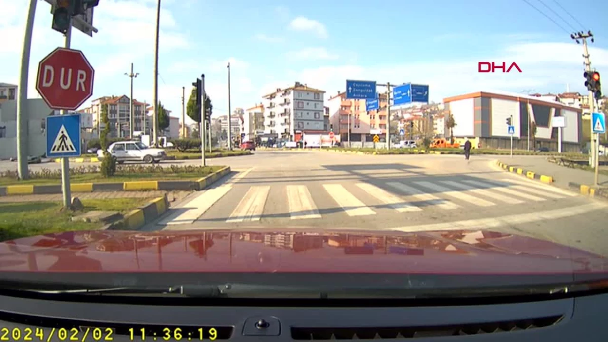 Bartın'da açılan arka kapıdan düşen çocuk kameraya yansıdı