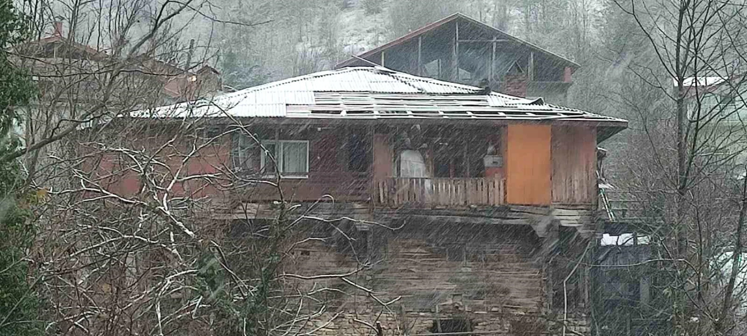 Bartın'da Fırtınanın Ardından Kar Yağışı Başladı