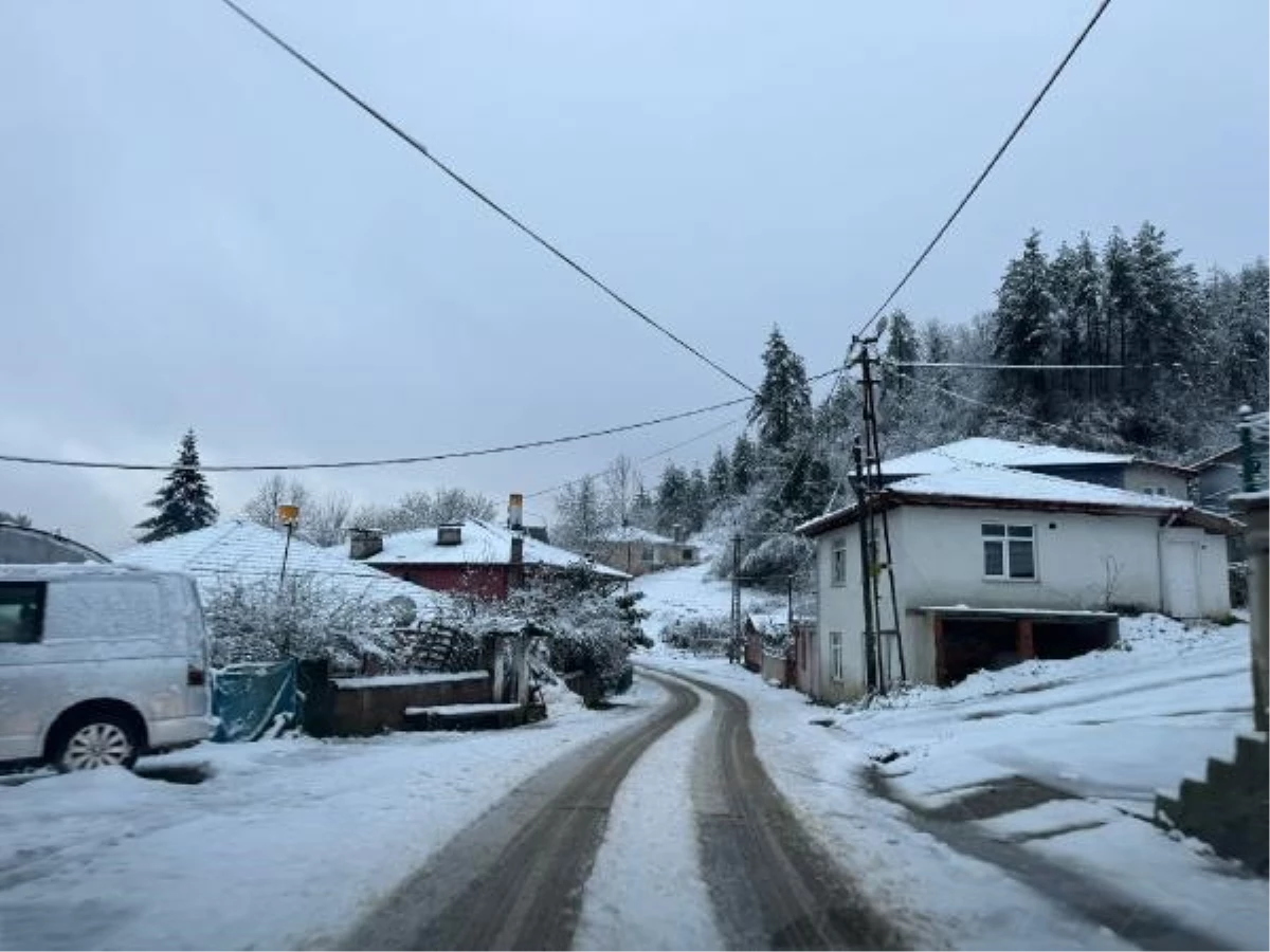 Bartın'da Kar Yağışı: 35 Köy Yolu Ulaşıma Kapandı