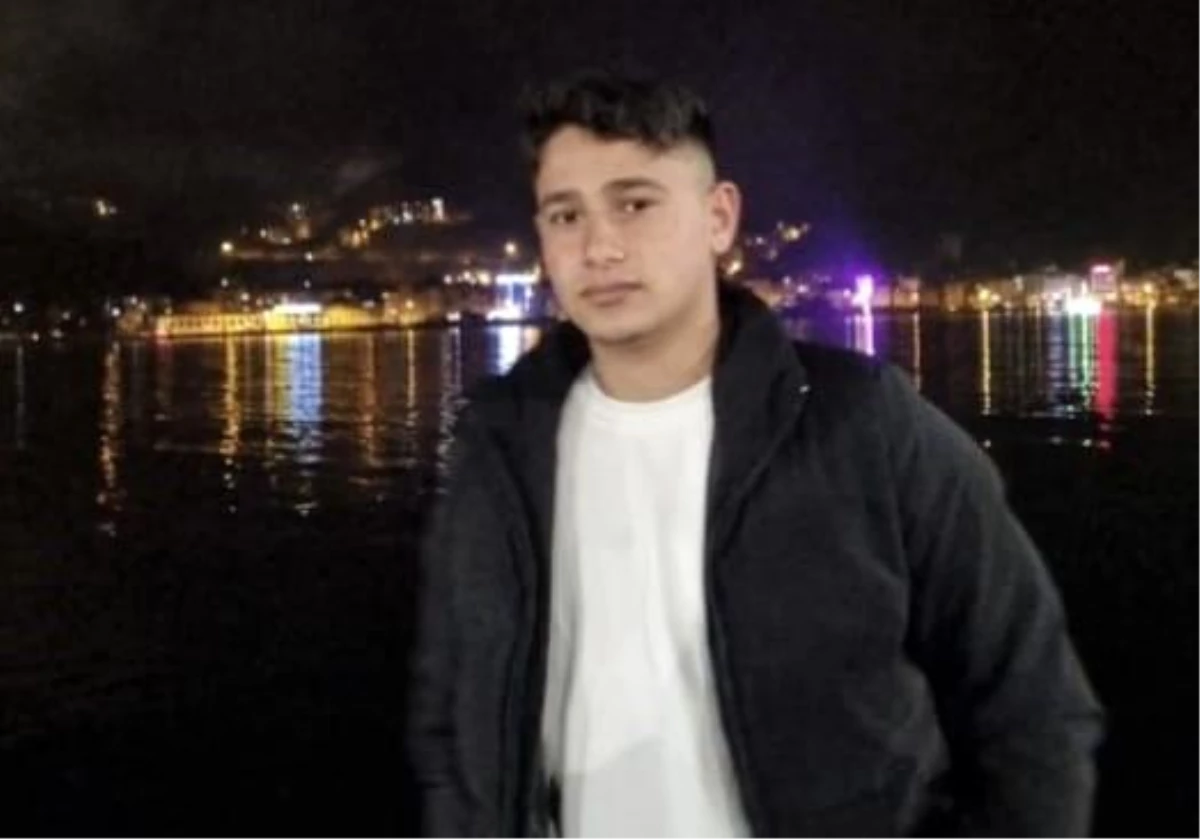 Bartın'da trafik kazasında hayatını kaybeden üniversite öğrencisi defnedildi