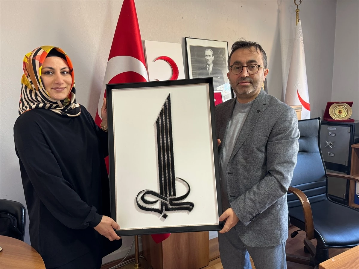 Bartınlı kadın, hat sanatı tablosu satarak Filistin'e yardım etti