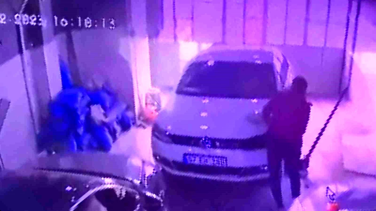 Çankırı'da meydana gelen deprem Tosya'da bir iş yerinin kamerasına yansıdı