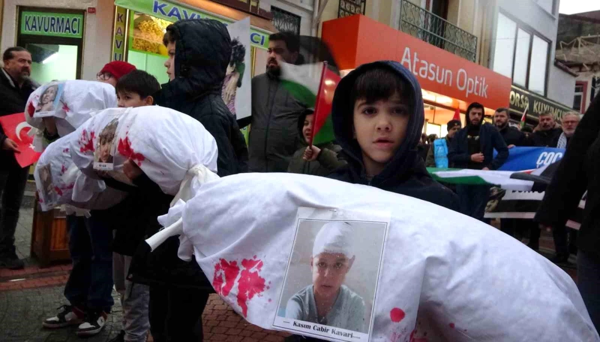 İsrail'in Gazze'ye yönelik saldırıları Bartın'da protesto edildi