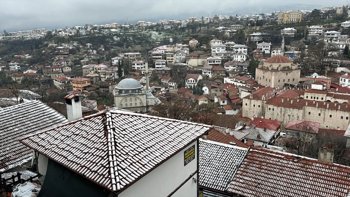 Karabük'ün yüksek kesimlerinde kar etkili oldu