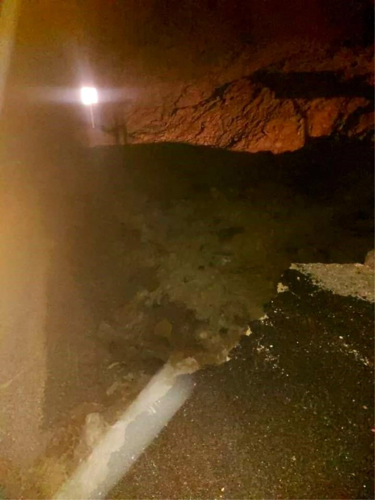 Kastamonu'da Heyelan Nedeniyle Karayolu Ulaşıma Kapandı