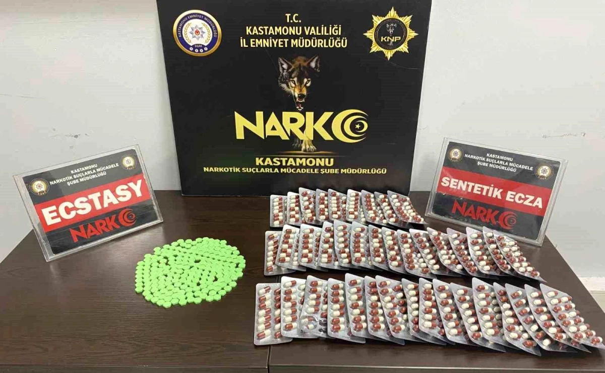 Kastamonu'da Uyuşturucu Operasyonu: 212 Adet Ecstasy ve 556 Adet Sentetik Ecza Hapı Ele Geçirildi