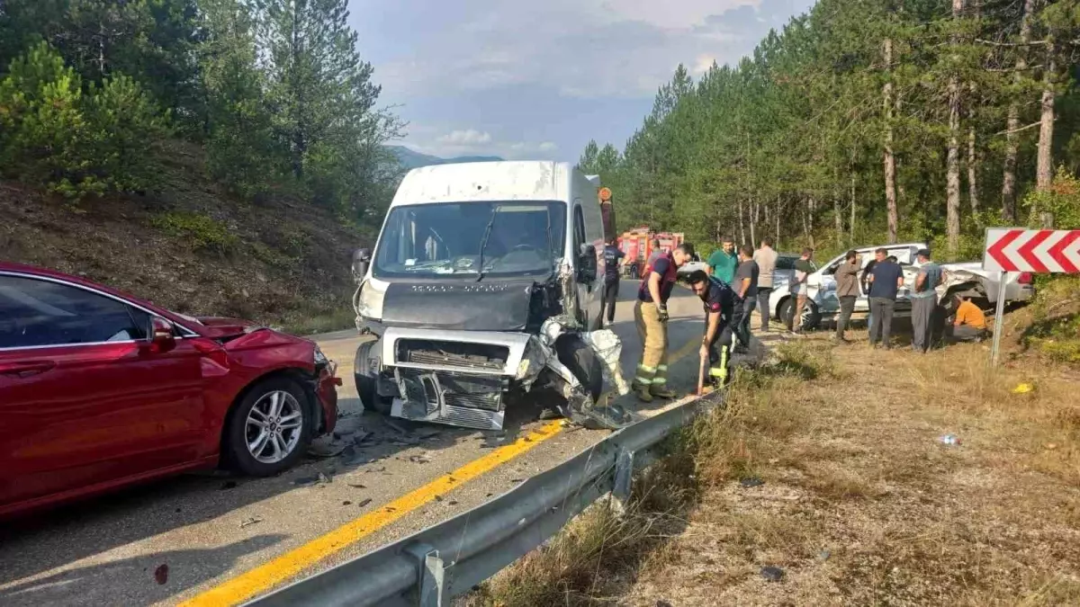 Safranbolu'da zincirleme trafik kazası: 2 yaralı