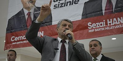 MHP teşkilatı ve milletvekileri adayları Ulus İlçesinde vatandaşlarıyla iftarda buluştu.