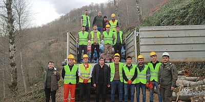 Sel afetini yaşayan orman köylüsünden depremzedelere odun desteği