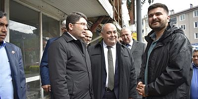 Yılmaz Tunç ve Yusuf Ziya Aldatmaz Ulus İlçesinde vatandaşlarla bayramlaştı.