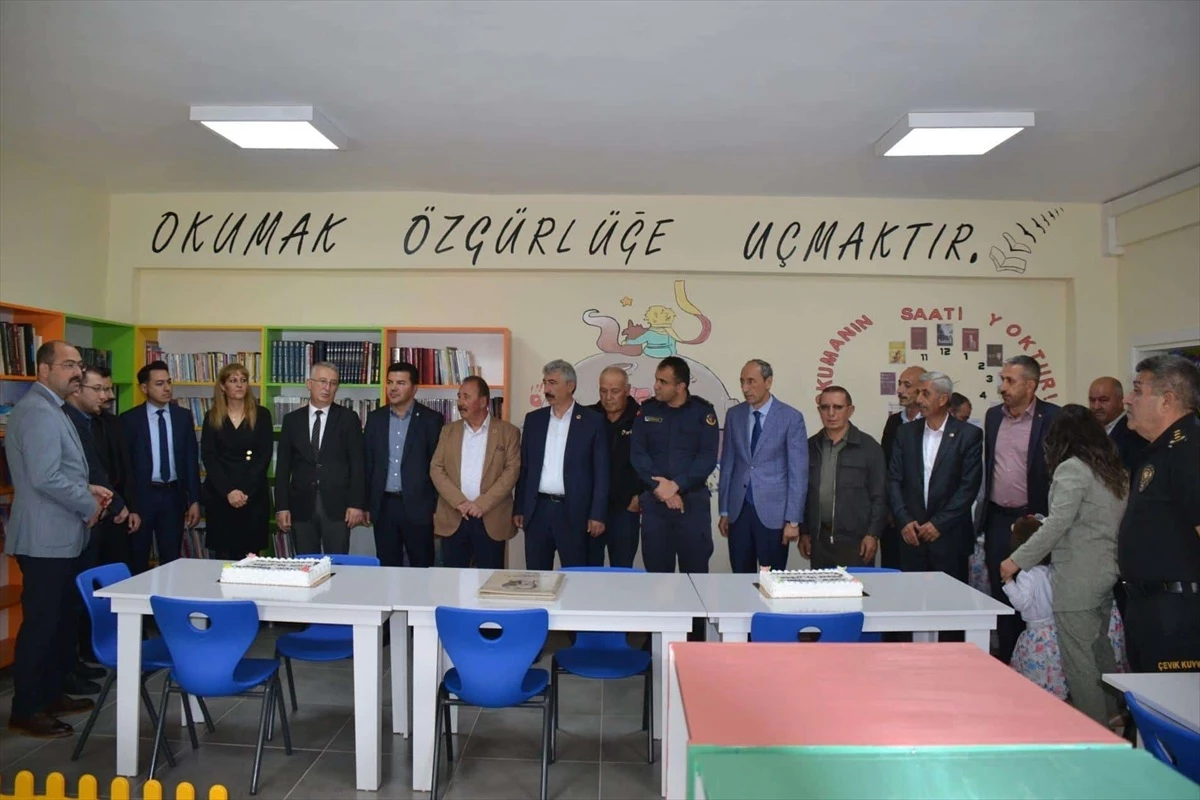Tosya Sekiler Köyü İlk ve Ortaokulu'nda Kütüphane Açıldı