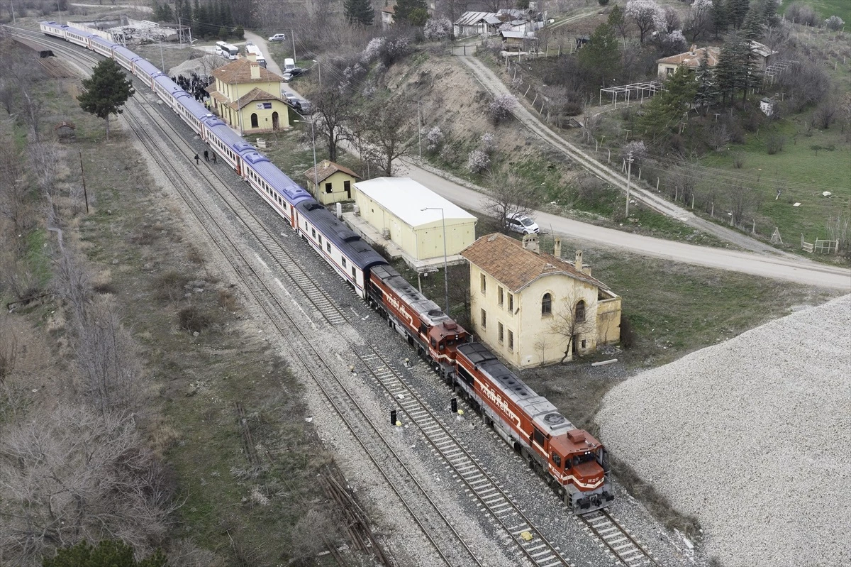 Türkiye'nin yeni turistik treni Karaelmas Ekspresi tanıtım turuna çıktı