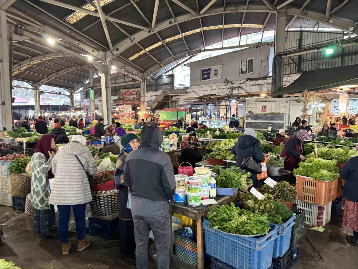 Zonguldak'ta Halk Pazarındaki Fiyatlar Vatandaşları Memnun Etti