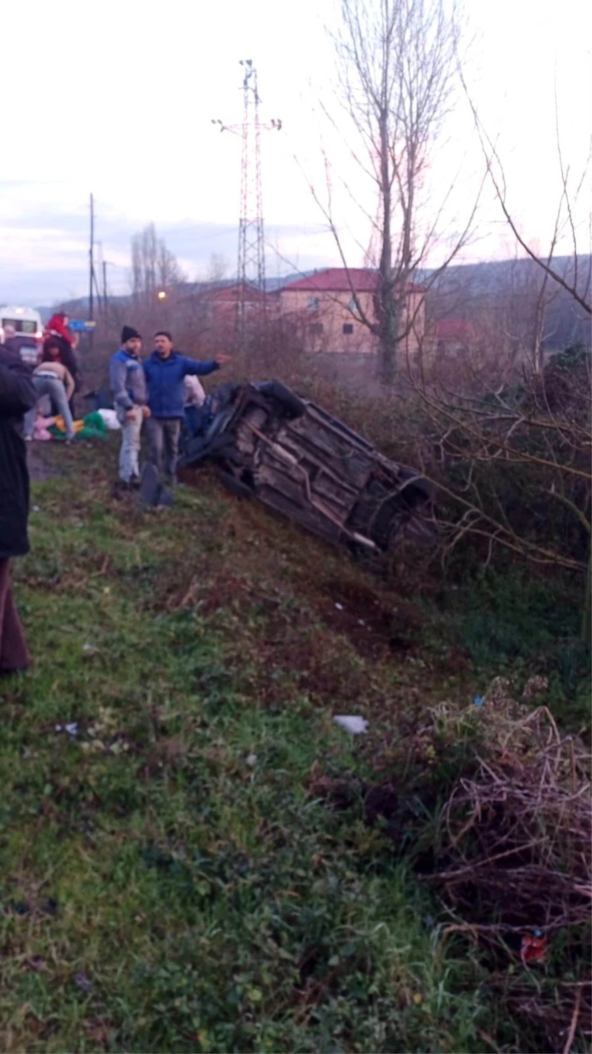 Zonguldak'ta Otomobil Şarampole Uçtu: 1 Bebek Hayatını Kaybetti, 3 Kişi Yaralandı
