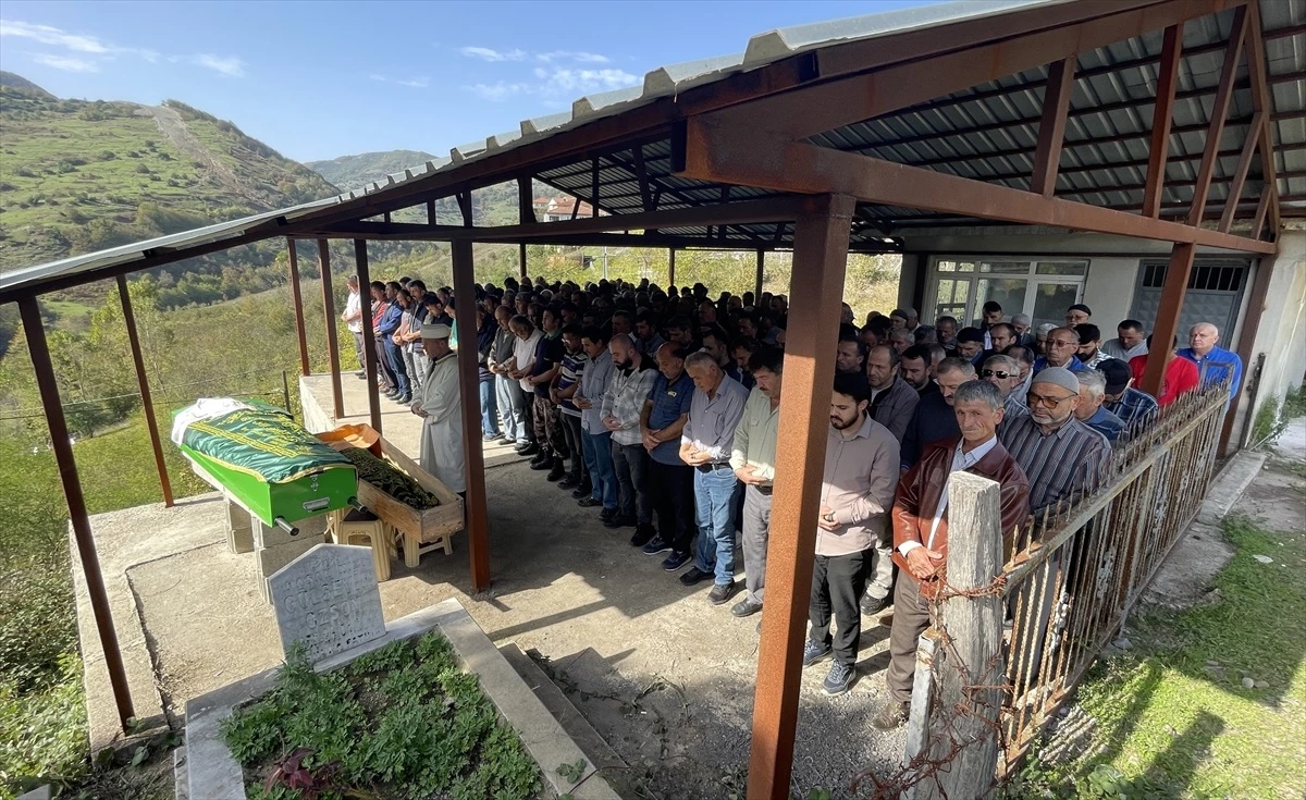 Zonguldak'ta Pikap Şarampole Devrildi: Baba ve Kızı Toprağa Verildi